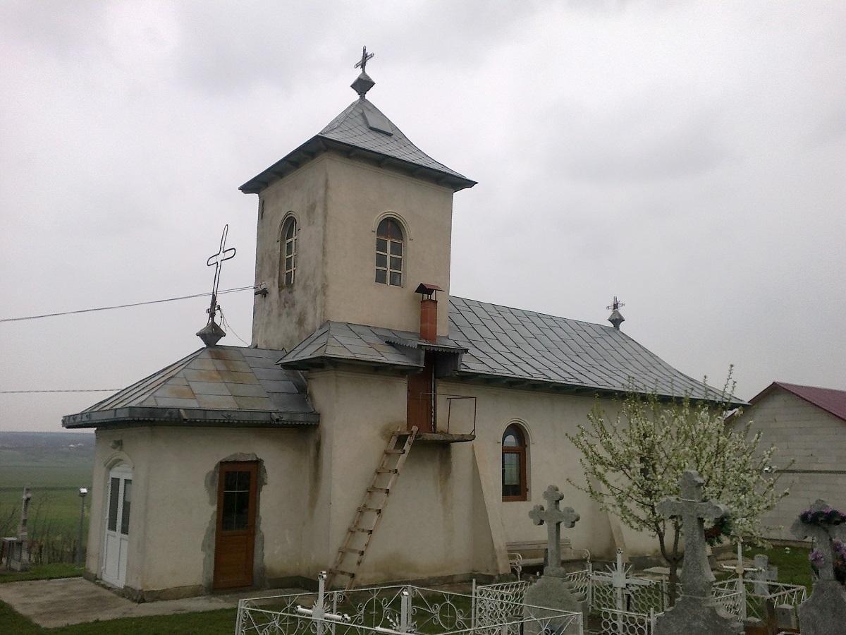Biserica - vedere exterioară